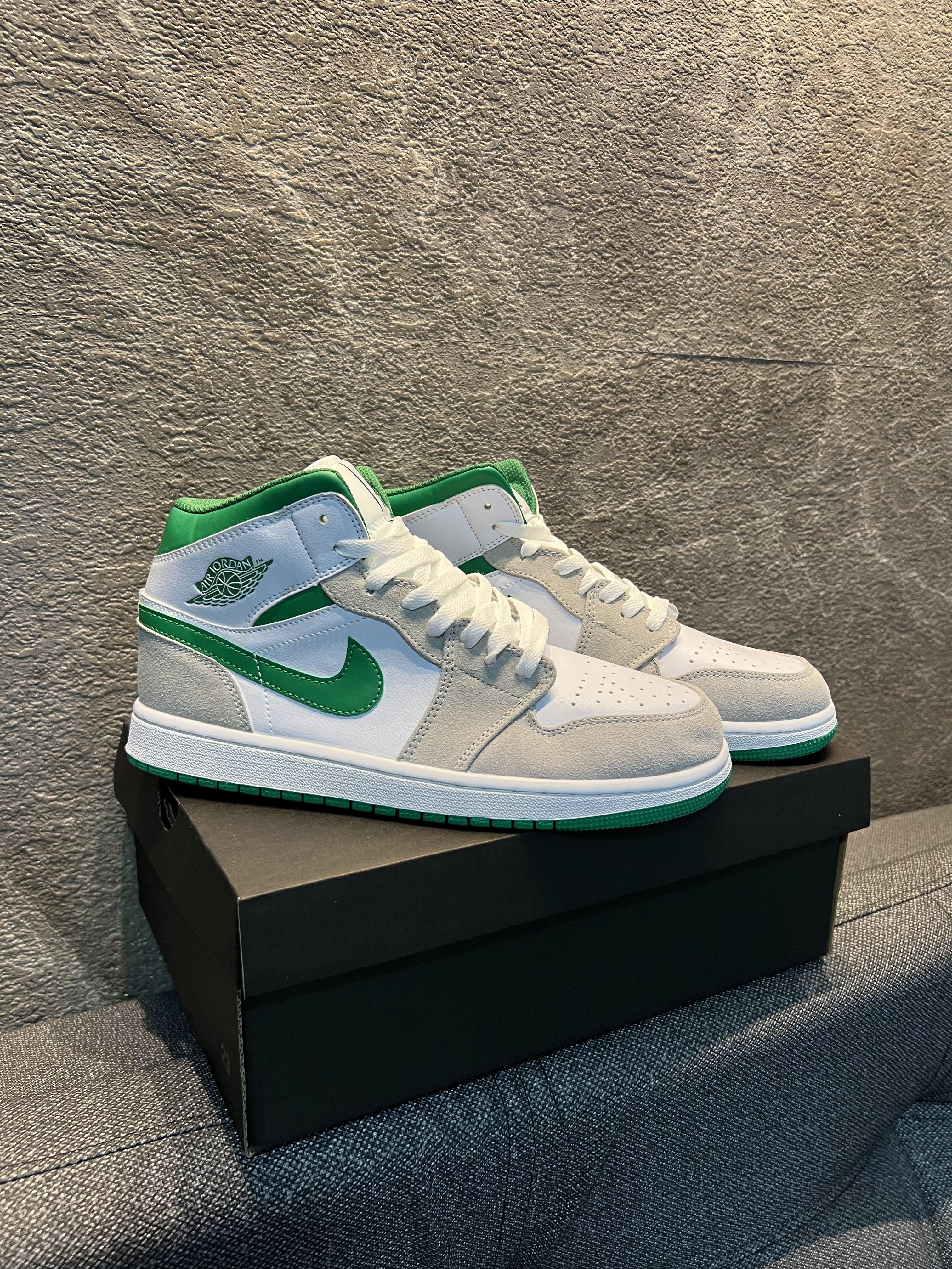 Jordan 1 Mid SE Gris verde